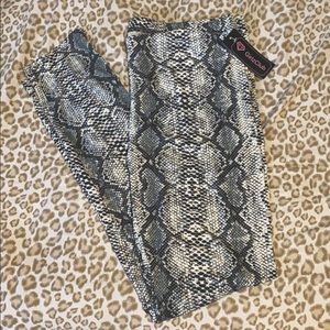 Snake print leggings (Plus sizes)